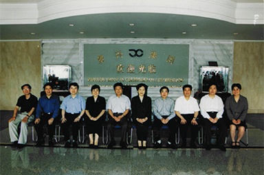 2001年6月1日，時任副省長葉榮寶等領導來公司檢查指導“三個代表”學教活動