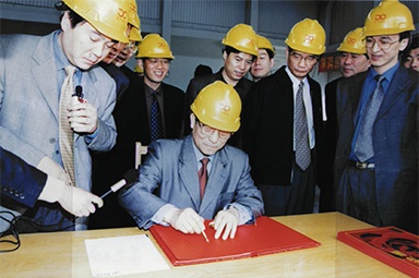 2002年4月3日，時任浙江省省長柴松岳視察景興工業(yè)園