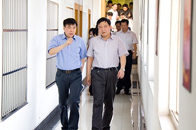 2012年7月5日，時任嘉興市委書記李衛(wèi)寧一行調研公司黨建工作