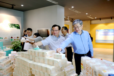 2019年 5月22日，時(shí)任浙江省社會組織綜合黨委專職副書記、省民政廳社會組織管理局局長蔡國華蒞臨景興紙業(yè)調(diào)研企業(yè)發(fā)展情況和黨建工作